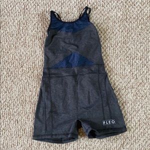 Brand new Fleo Singlet